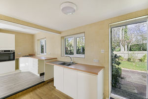 Kitchen/breakfast room- click for photo gallery